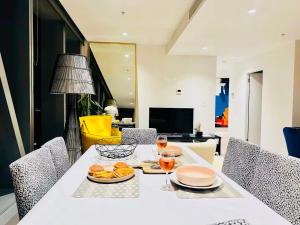 Royal Executive Living Bay N City Luxe Executive Residency