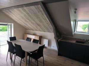 Appartements La Bourboule - Etoile des neiges - Appartement refait a neuf - 2 chambres wifi - randonnee la Roche des Fees : photos des chambres