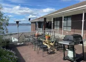 Hilltop Sweet Home with four private bathrooms - Kingston Beach