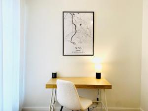 Le Subtil - By BEST KEYS - Élégance & Confort - 2 chambres séparées - Lit Queen Size - Smart TV Netflix - Machine à Café Nespresso - Proche Gare & Centre Ville - À 1H de Paris - WiFi Fibre - Check-in Autonome