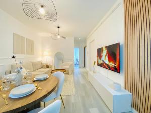 Le Subtil - By BEST KEYS - Élégance & Confort - 2 chambres séparées - Lit Queen Size - Smart TV Netflix - Machine à Café Nespresso - Proche Gare & Centre Ville - À 1H de Paris - WiFi Fibre - Check-in Autonome