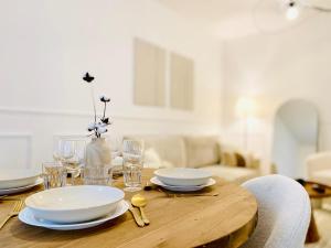 Le Subtil - By BEST KEYS - Élégance & Confort - 2 chambres séparées - Lit Queen Size - Smart TV Netflix - Machine à Café Nespresso - Proche Gare & Centre Ville - À 1H de Paris - WiFi Fibre - Check-in Autonome