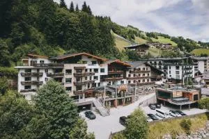 THOMSN Central Hotel & Appartements - Hinterglemm