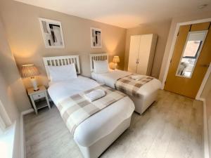 2BR City Centre Apt - Balcony - Sleeps 6