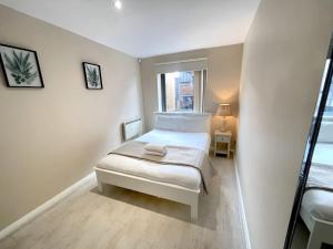 2BR City Centre Apt - Balcony - Sleeps 6