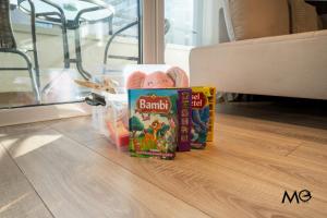 MoHost Wood - Bright Retreat with Private Balcony