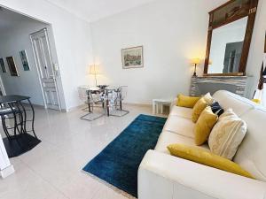 2 bedroom Forville. 8 mins from the Palais. 328