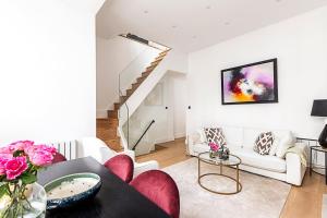 Elegant South Kensington Retreat with Outdoor Spaces