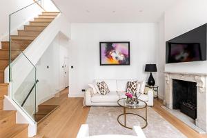 Elegant South Kensington Retreat with Outdoor Spaces