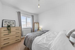 Base10Stays - H3 Leicester, 3-Bedroom, Sleeps 8, A46, Free Parking and Garden, Contractors and Long Stays
