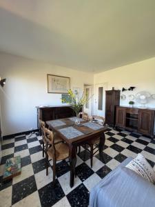 Maisons de vacances Maison Pierre 3 bedroom house with swimming pool : photos des chambres