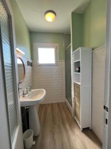 Maisons de vacances Maison Pierre 3 bedroom house with swimming pool : photos des chambres