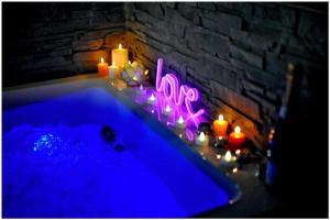 La Suite 7ième ciel étoilé, SPA XXL, Lit sous les étoiles, 5 min centre