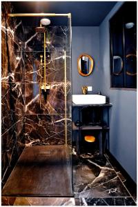 La Suite 7ième ciel étoilé, SPA XXL, Lit sous les étoiles, 5 min centre