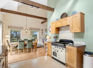 Red Deer Cottage near Connemara National Park in Letterfrack