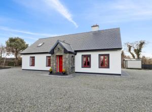 Red Deer Cottage near Connemara National Park in Letterfrack
