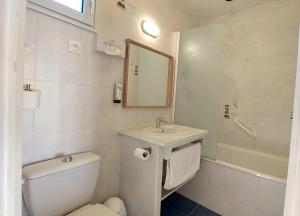 Hotels Logis Hotel La Rosiere----Situe entre BAYEUX et ARROMANCHES : photos des chambres