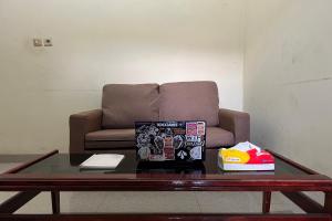OYO 94244 Ezhar Boka Homestay Near GOR Sulis Bulutangkis