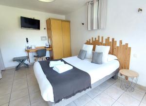Hotels Logis Hotel La Rosiere----Situe entre BAYEUX et ARROMANCHES : photos des chambres