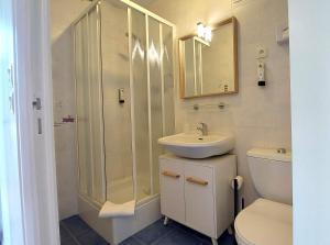 Hotels Logis Hotel La Rosiere----Situe entre BAYEUX et ARROMANCHES : Chambre Double Confort