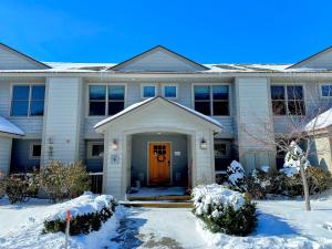 SH4 Bretton Woods condo with Hot Tub next to skiing and Mt Washington Hotel ski slopes views - Ubytování bez kategorie ve městě Carroll