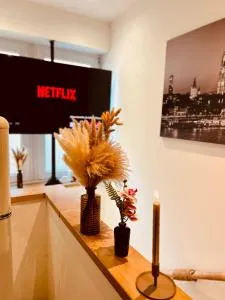 Elysian Apartment - 2 Parkplätze - 1min Bus & Bahn - St-Elisabeth Krankenhaus - Lindenthaler Tierpark - Neu Renoviert & Perfekte Lage - Frechen