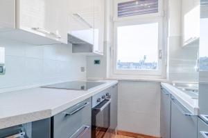 GuestHost - The Window Over the Mole Stunning Apartment X4