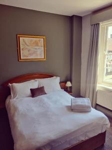 Standard Double Room room in The Greyhound Inn