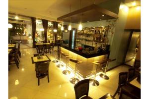 Townhouse OAK Avitel Hotel near Osmena Highway, PNR Pasay Station, Metro Manila