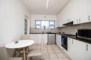 Mountain View Coastal Retreat