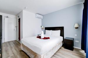 Standard Double Room room in OYO The Chiltern Hotel