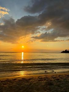 Sunset Bliss Pereybere 1