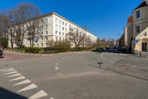 Wola Ratusz Serene Apartment by BookingHost