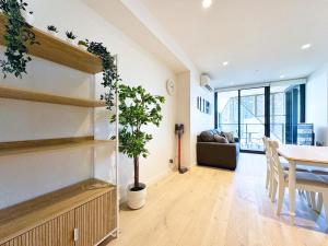 City Chic Living: 1-BR APT Overlooking Rundle Mall