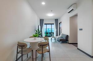 Lake View 2 Bedroom Apartment District 4