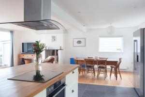 Modern Beach House overlooking the Sea