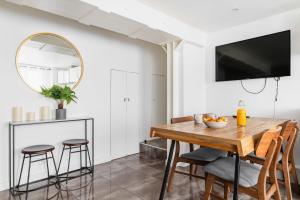 2 pieces Belleville refait neuf 6 pers - paris 19