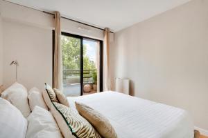 Spacieux 2 pièces rénové avec terrasse et parking proche La Défense