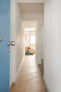 Sunny relais by the sea with park