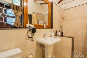 Alaya Stays Casa do Mar - Heritage Portuguese 4 BHK Villa Near Calangute Beach