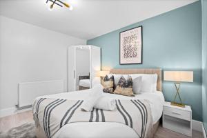 Stylish 2 Bedroom House - Parking - Netflix 11HA