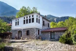 260m2 Unique mountain house in Lilea Parnasos - Polydrosos