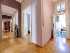 B7 Hostal