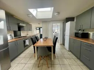 Broad House Central Location Long Stay Sleeps 10 - Stratton Saint Margaret