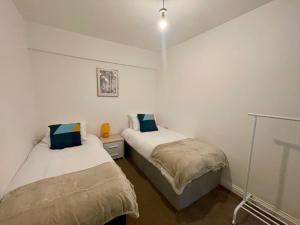 Broad House Central Location Long Stay Sleeps 10