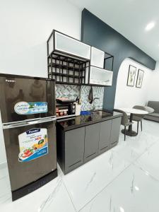 LetuB02 Large Bathtub Business Couple Suite Family Travel Area 1 Adjacent