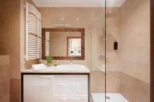 Homini Apartament Parking by Impero
