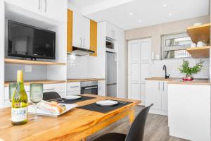 Greenpark 202 by Host Agents