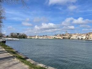 Appartements Studio CLIMATISE au coeur de la ville, gare a pied, cafe offert : photos des chambres