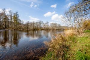 2 Bed Chalet - Sleeps 3 - River and mountain views